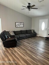 27161 W 12th Ave in Hilliard, FL - Foto de edificio - Building Photo