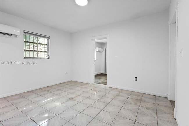 4201 NW 25th Ave in Miami, FL - Building Photo - Building Photo