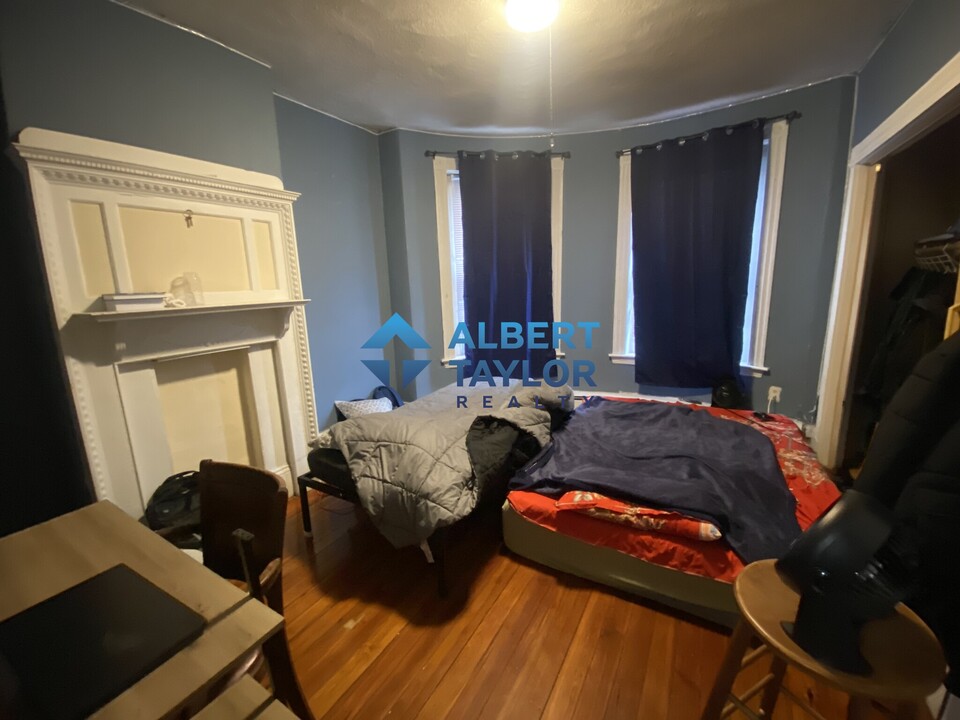 13 Perry St, Unit 1 in Brookline, MA - Building Photo