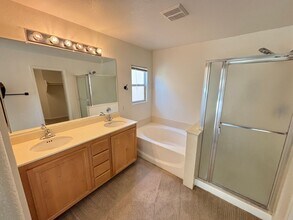 108 Country Greens Ave in Las Vegas, NV - Building Photo - Building Photo