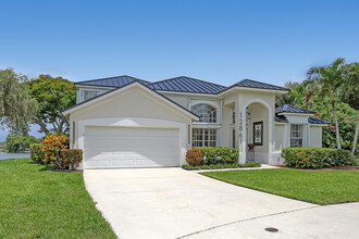 12861 Upper Cove Dr in Wellington, FL - Building Photo - Building Photo