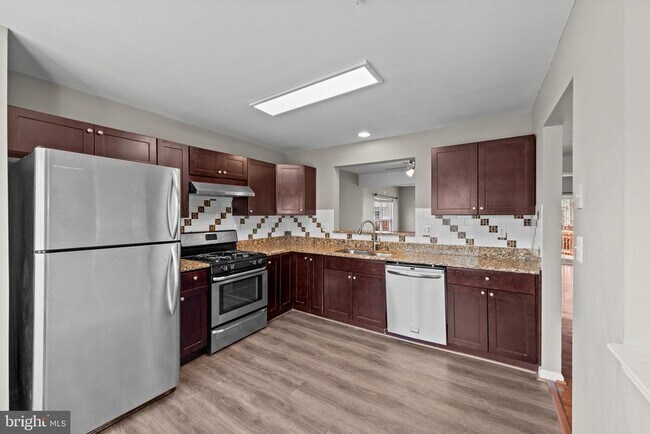 8833 Hawthorne Ct in Ellicott City, MD - Building Photo - Building Photo