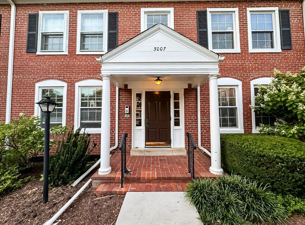 3007 S Buchanan St in Arlington, VA - Building Photo