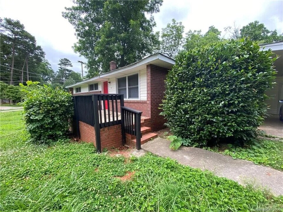 Room in House on Nations Ford Rd in Charlotte, NC - Foto de edificio