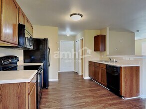 4112 Lakewood Glen Dr in Winston-Salem, NC - Foto de edificio - Building Photo