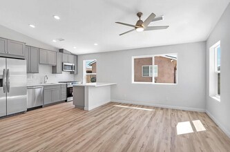 5646 Dorothy Way in San Diego, CA - Building Photo - Building Photo