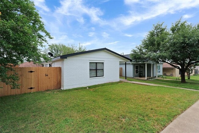 5729 Pinon Vista Dr in Austin, TX - Building Photo - Building Photo