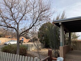 527 Franklin Ave in Santa Fe, NM - Building Photo