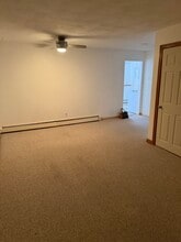 2008 Mineral Spring Ave in North Providence, RI - Foto de edificio - Building Photo