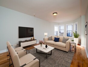 556 W Arlington Pl in Chicago, IL - Building Photo - Building Photo