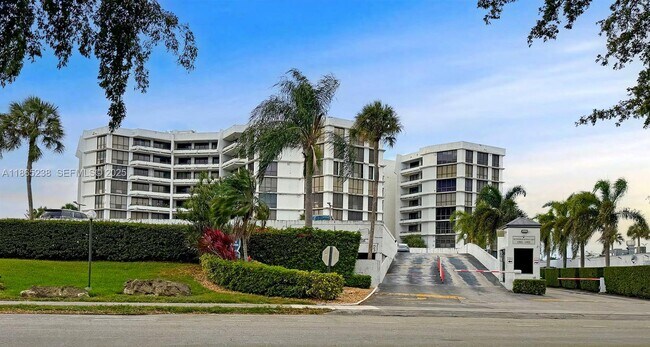 13953 Kendale Lakes Cir