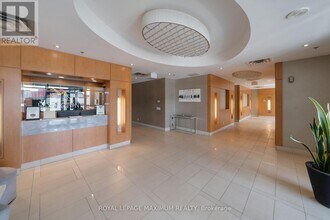 840 Queens Plate Dr in Toronto, ON - Building Photo - Building Photo