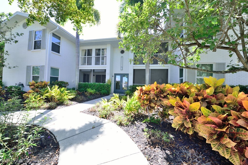 800 S Golf Dr in Naples, FL - Building Photo