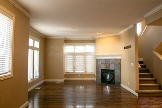 137 W Village Ln