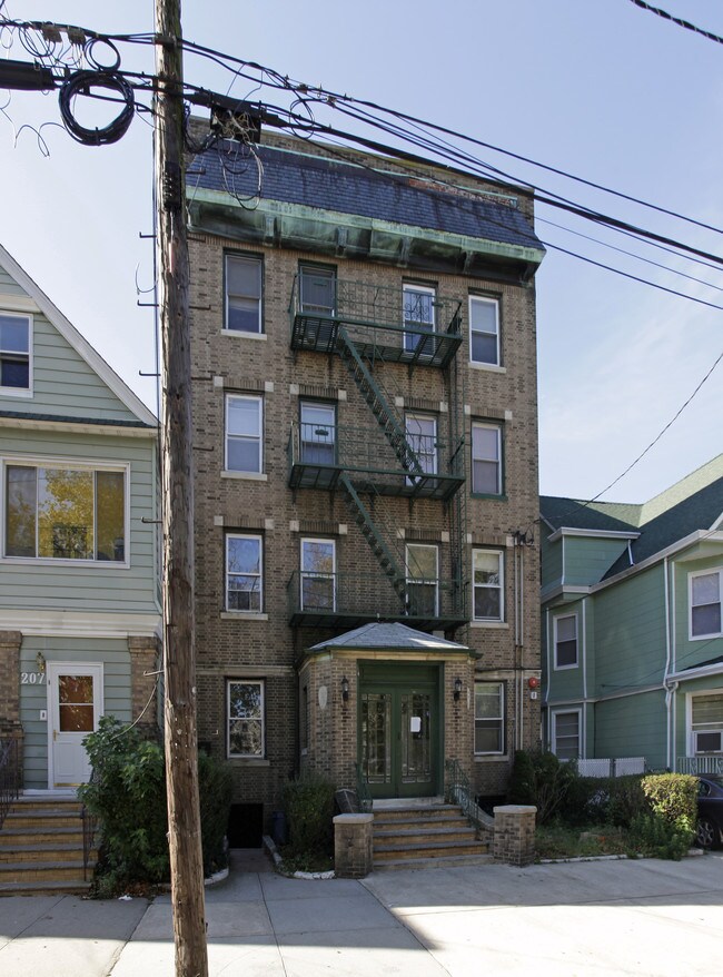 209 Winfield Ave in Jersey City, NJ - Building Photo - Building Photo