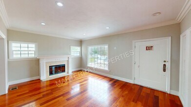877 Bronson Ave in Los Angeles, CA - Building Photo - Building Photo