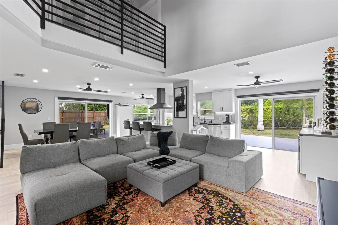 133 SW 159th Way in Sunrise, FL - Building Photo