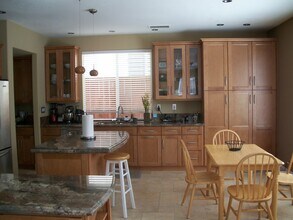 6444 Amethyst Way in Carlsbad, CA - Building Photo - Building Photo