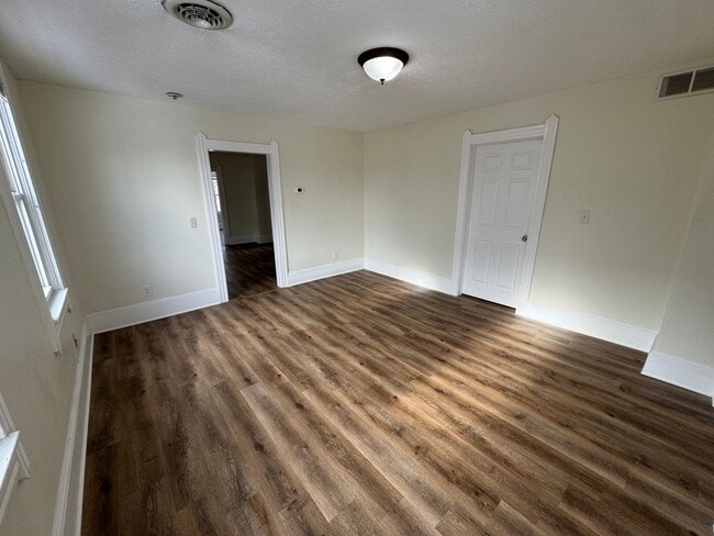 2476 W 10th St in Cleveland, OH - Building Photo - Building Photo