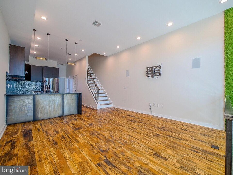 1532 N 4th St-Unit -UNIT R2 in Philadelphia, PA - Building Photo