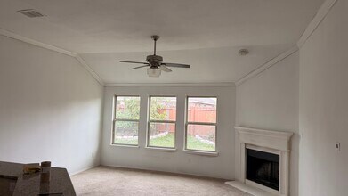 2104 Long Forest Rd in Heartland, TX - Building Photo - Building Photo