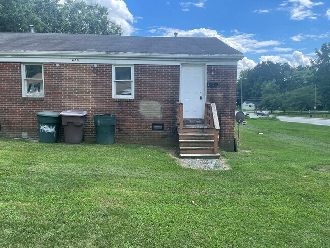 838 Broad Ave in Greensboro, NC - Building Photo - Building Photo