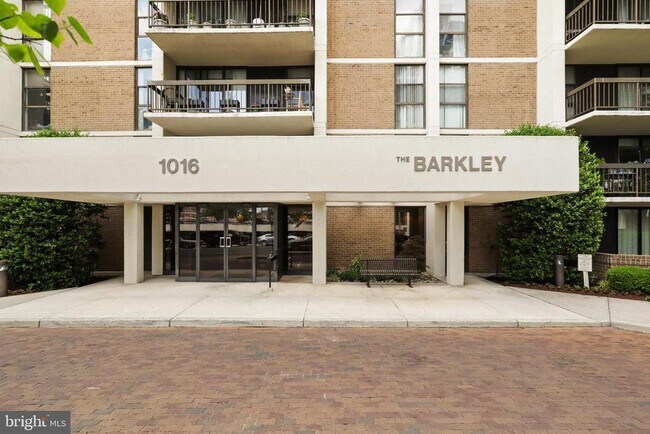 1016 S Wayne St in Arlington, VA - Building Photo - Building Photo
