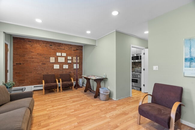 32 Trumbull St in New Haven, CT - Building Photo - Building Photo