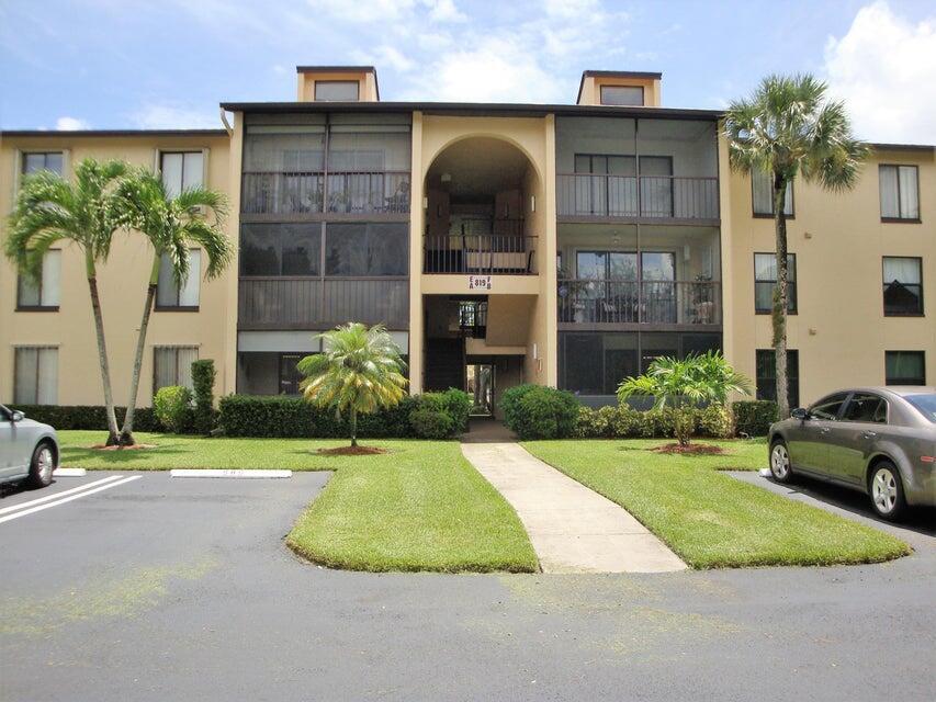 819 Sky Pine Way in Greenacres, FL - Building Photo