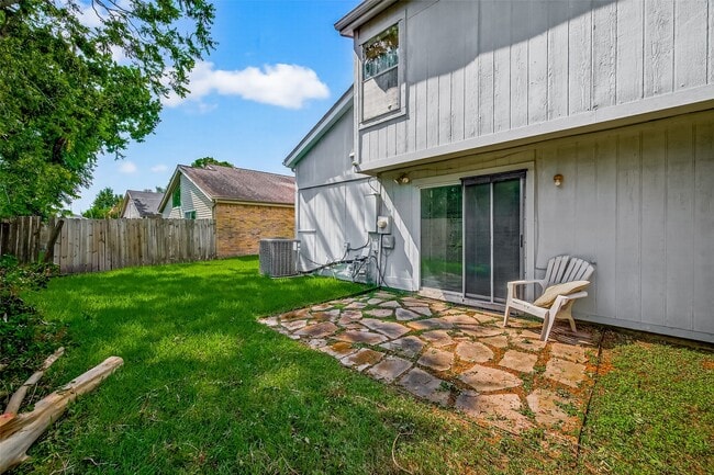 2818 Crest Park Dr in Houston, TX - Building Photo - Building Photo