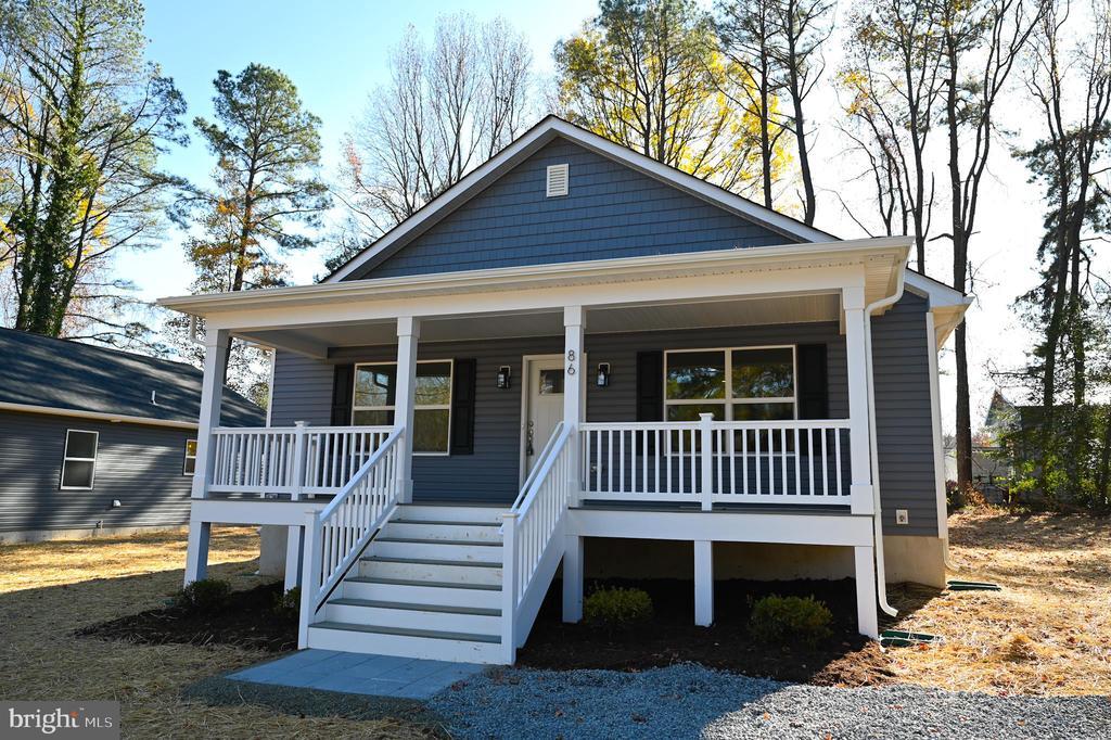 86 Woodbine Dr in Colonial Beach, VA - Foto de edificio