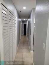 2901 Riverside Dr in Coral Springs, FL - Building Photo - Building Photo