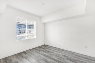 1249 W 39th Pl in Los Angeles, CA - Building Photo - Building Photo