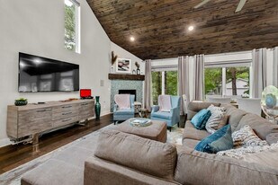 1588 N Desoto Pl in Fayetteville, AR - Building Photo