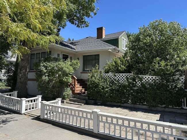 property at 11 15th St N