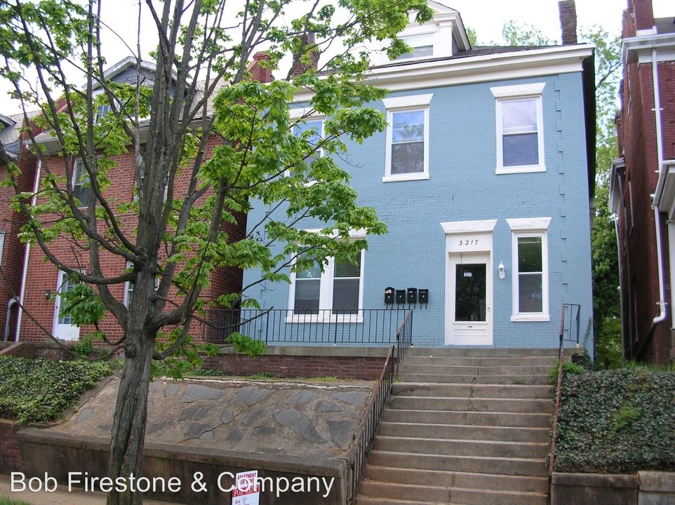 3217 Hanover Ave in Richmond, VA - Building Photo