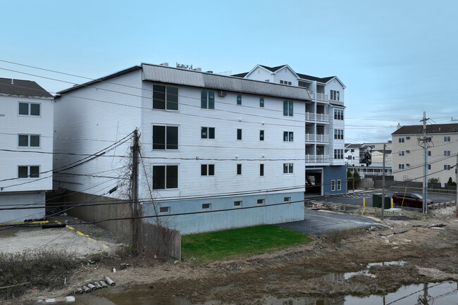 Top of the Surf Apartments in Hampton, NH - Foto de edificio - Building Photo