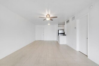 3040 NE 16th Ave, Unit A408 in Oakland Park, FL - Building Photo - Building Photo