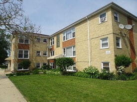 7256 W Belmont Ave in Chicago, IL - Building Photo