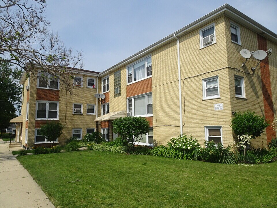 7256 W Belmont Ave in Chicago, IL - Building Photo