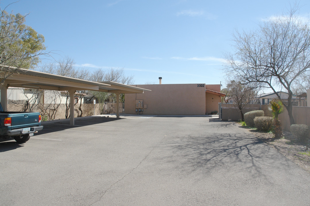 3332 E Monte Vista Dr in Tucson, AZ - Building Photo