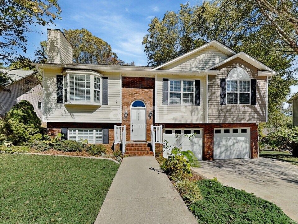 1703 Hunterwoods Dr in High Point, NC - Building Photo