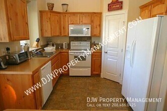 2296 E White Hawk St in Meridian, ID - Building Photo - Building Photo