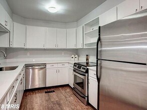 629 Constitution Ave NE, Unit G-2 in Washington, DC - Foto de edificio - Building Photo