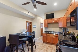 2028 N Hamlin Ave in Chicago, IL - Building Photo - Building Photo