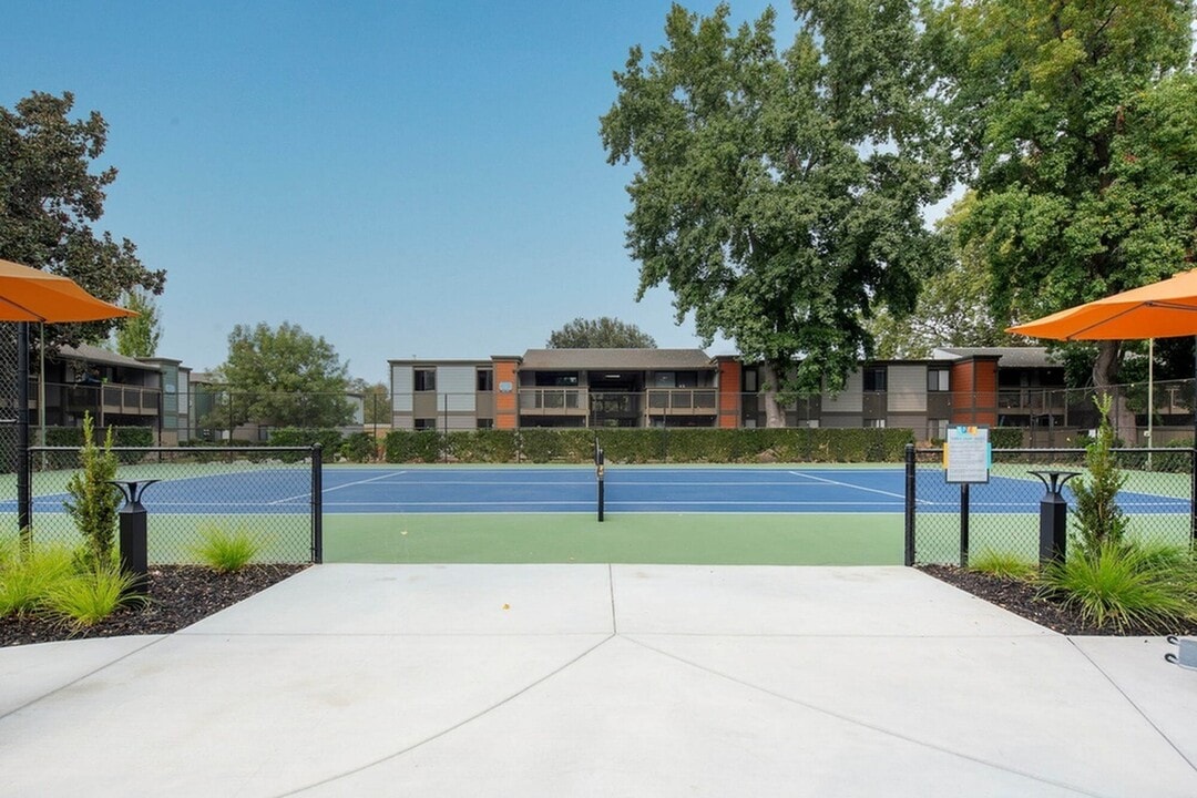 Apex on the River in Sacramento, CA - Building Photo