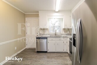 7642 Pine St in Rural Hall, NC - Foto de edificio - Building Photo