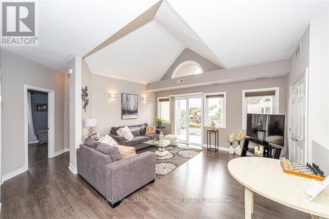 157 Crestway Dr in Ottawa, ON - Building Photo - Building Photo