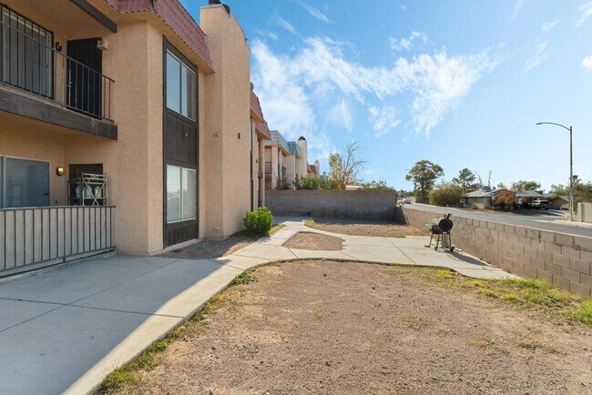 2257 Exeter Dr in Las Vegas, NV - Building Photo - Building Photo