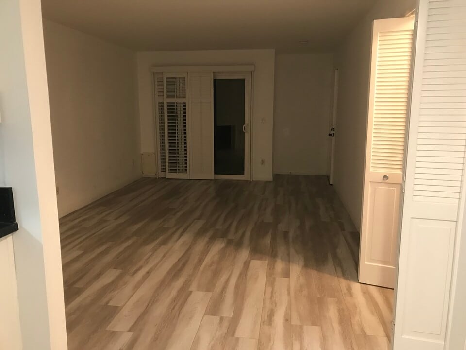 3219 Colorado Ave, Unit 1 in Santa Monica, CA - Building Photo